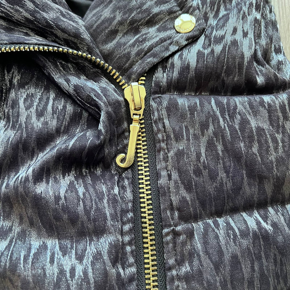 Juicy Couture NWOT XS Sleeveless Jacket Black & Gray Zipper W/ Gold Zippers - Picture 4 of 11